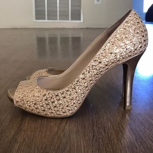 Audrey Brooke Glitter Gold pumps